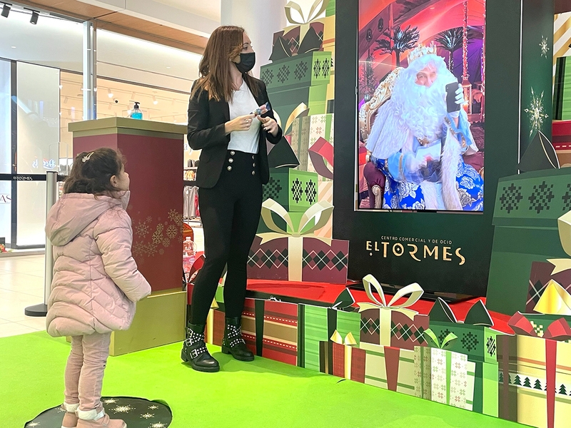 Los Reyes Magos recogen las cartas de los niños en el Centro Comercial El Tormes